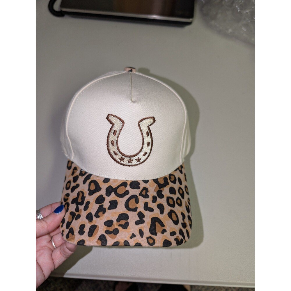 White & Leopard Print Horseshoe Baseball cap